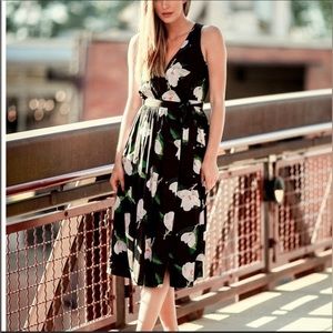 Banana Republic Size 8 Magnolia Floral wrap dress